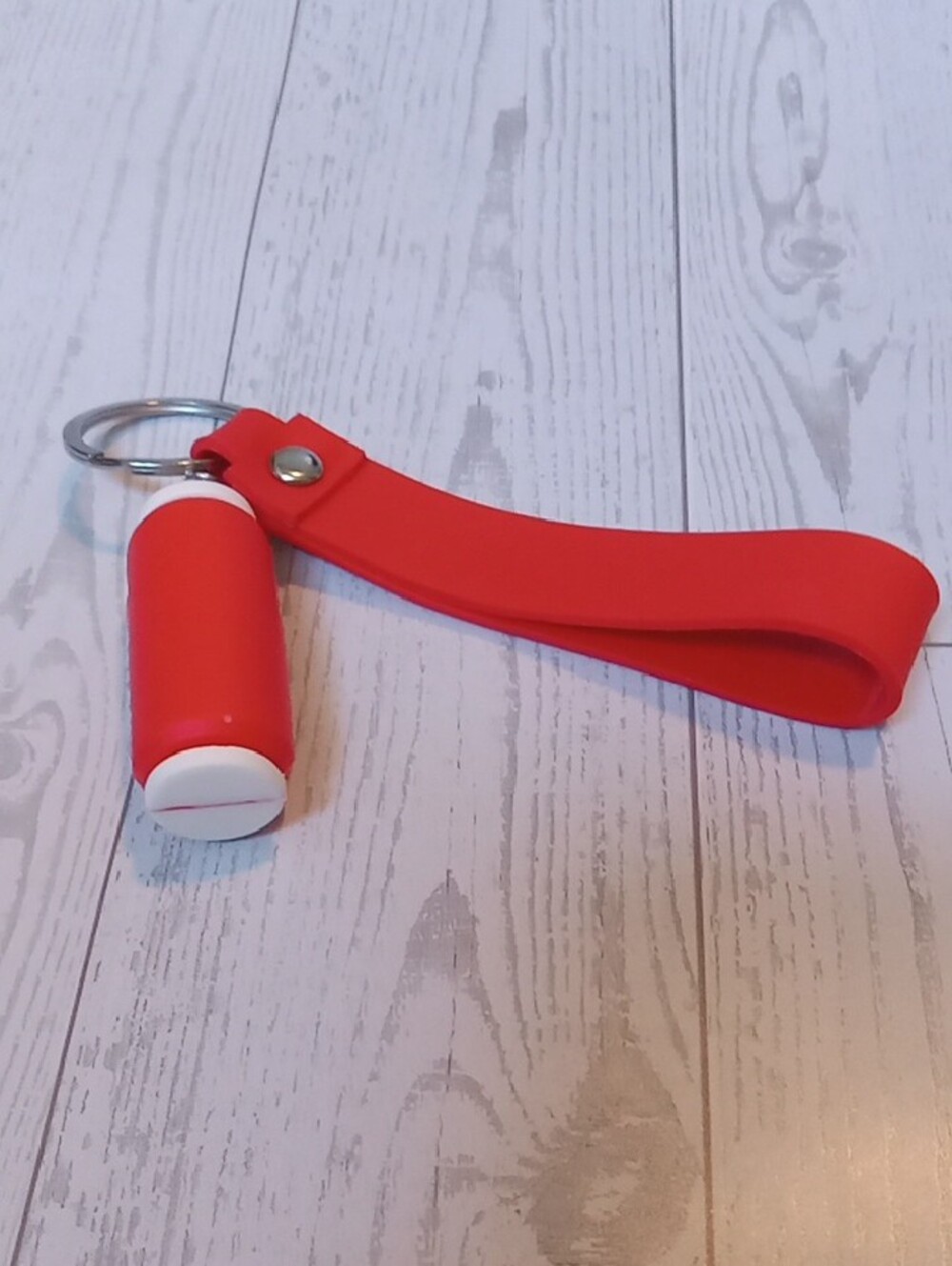 Coca-Cola Can & Dance Wrist Strap Red Keyring - Picture 2 of 3